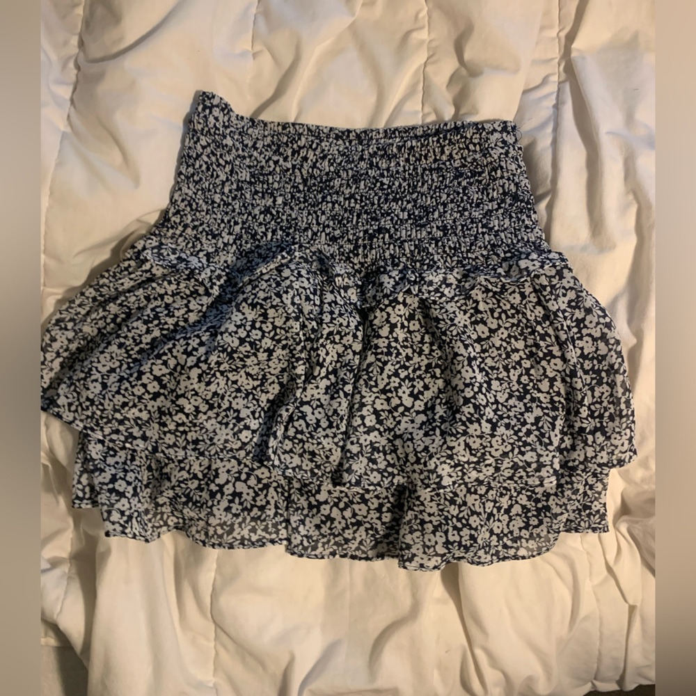 Black Floral ruffle mini skirt - size medium